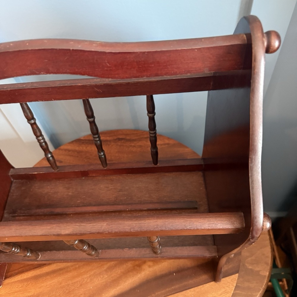 Vintage Wooden Magazine Rack Book Holder Spindle Sides Colonial Style - Picture 6 of 7